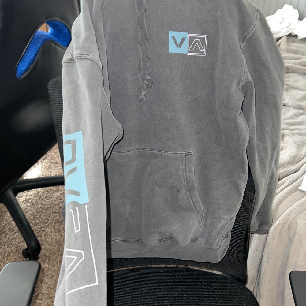 pretty new grey sweatshirt